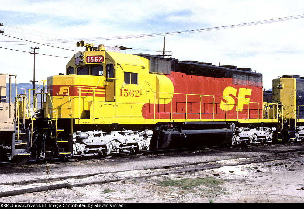 Santa Fe SD39u ATSF #1562 in Kodachrome. Slug mother capable.